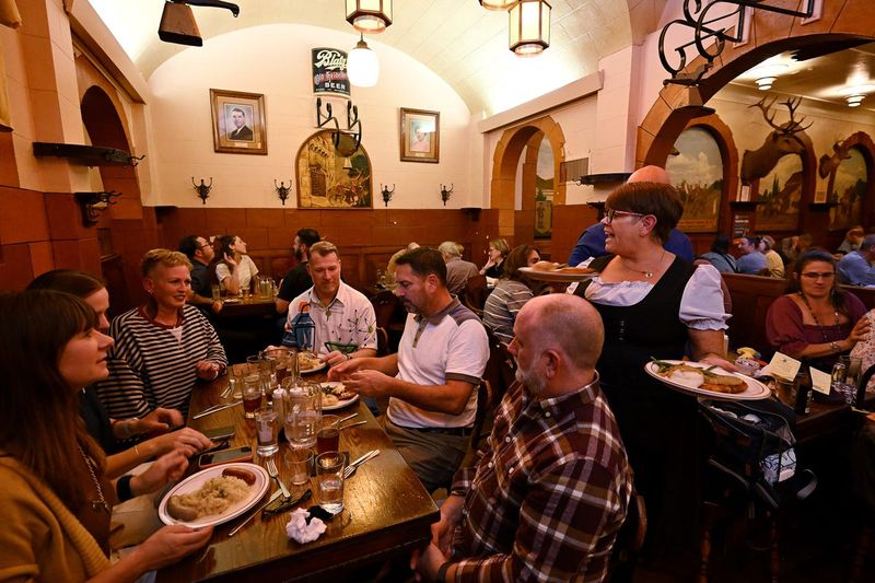 Michigan: Dakota Inn (Detroit)