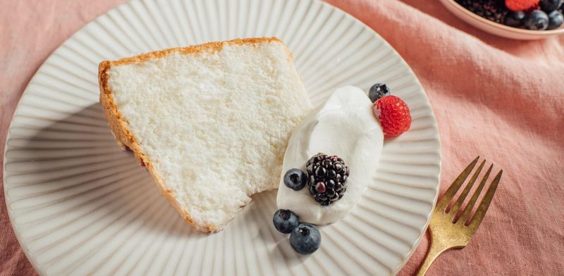 Angel Food Cake with Berries