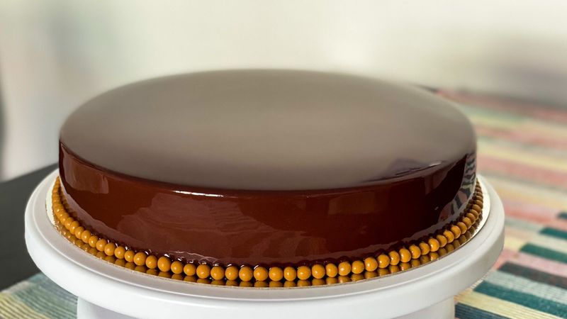 Mirror Glaze Cake With No Drips
