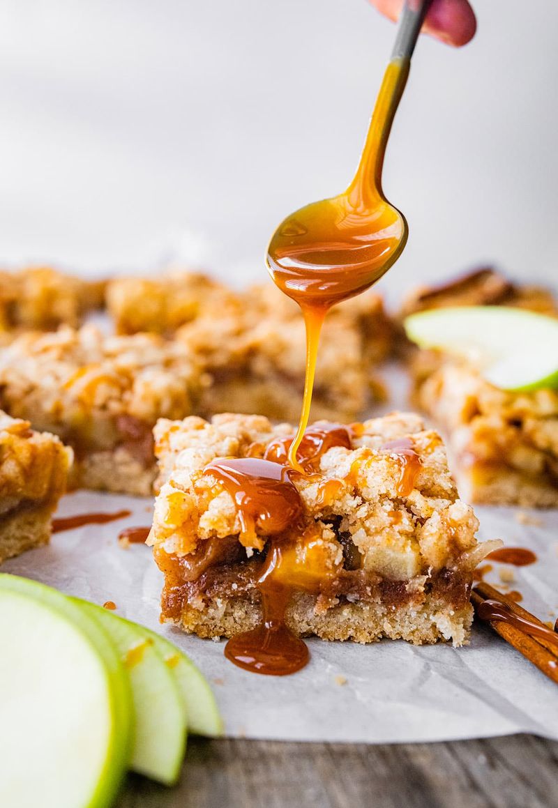 Caramel Apple Crumble Bars