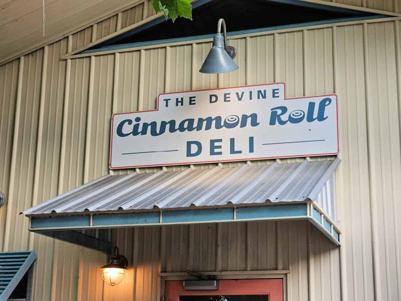 South Carolina: The Devine Cinnamon Roll Deli (Columbia)
