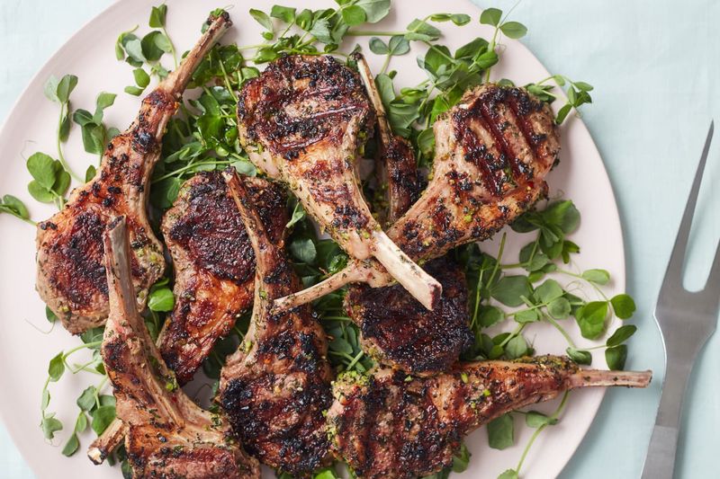 Herbed Lamb Chops With Yogurt Sauce