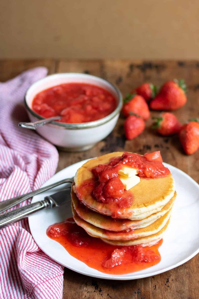 Strawberry compote for pancakes