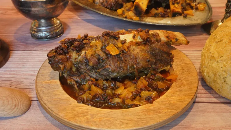 Dried fruit in meat dishes