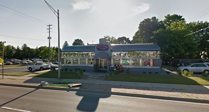 DeLuca’s Restaurant - Lansing