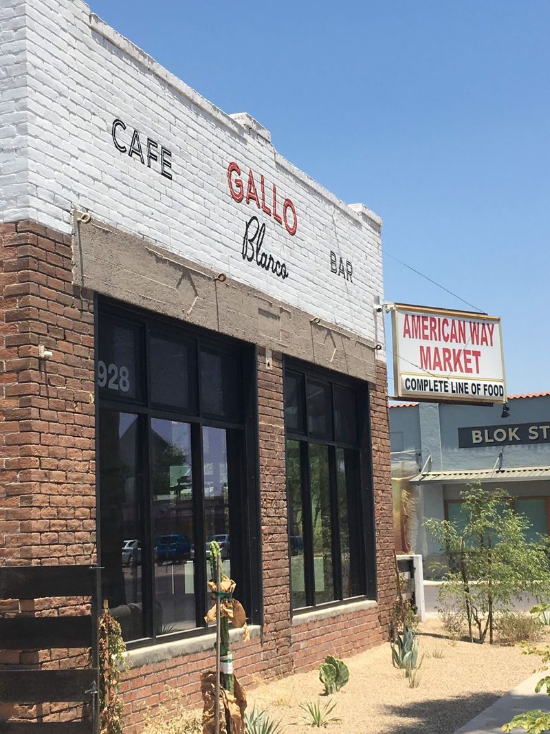 Gallo Blanco Cafe
