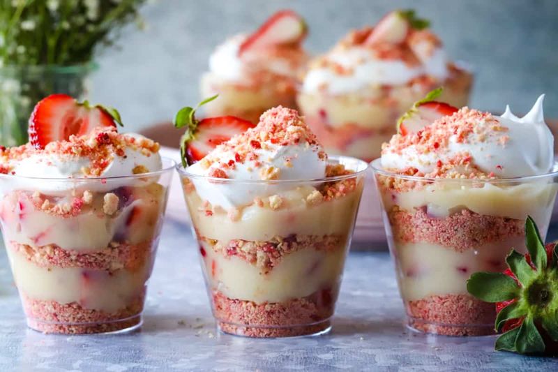 Strawberry shortcake cups