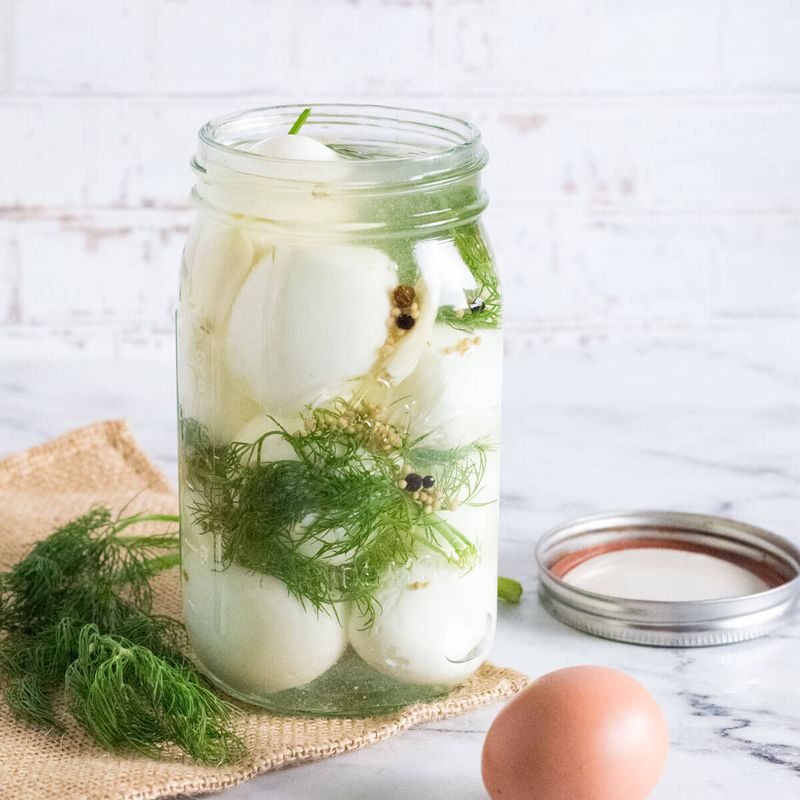 Pickled eggs (deli-jar style)