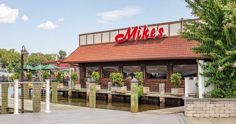 Mike's Crab House in Riva