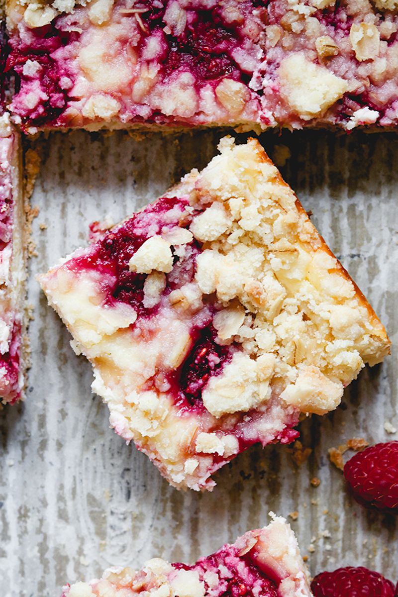 Raspberry Cheesecake Crumble Bars