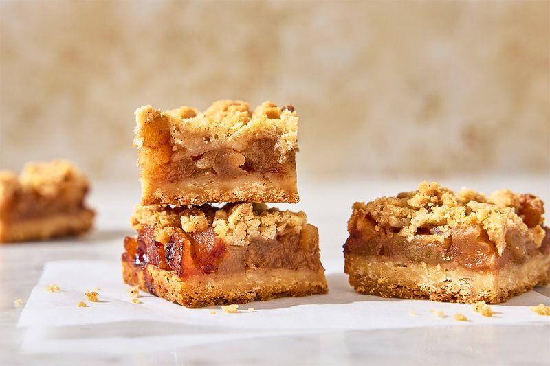 Apple Cinnamon Streusel Bars