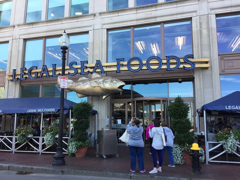 Legal Sea Foods — 4.2/5 (Boston, Long Wharf)
