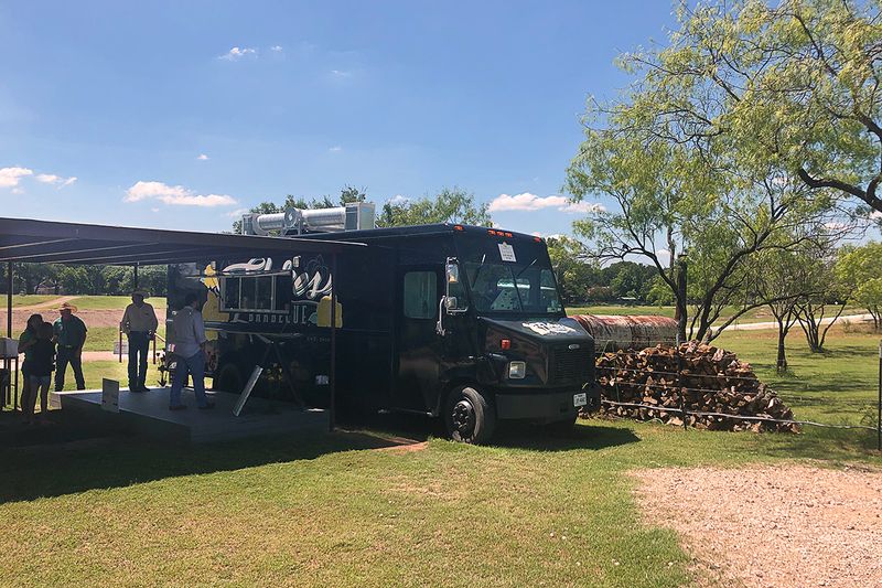 Flores Barbecue - Whitney