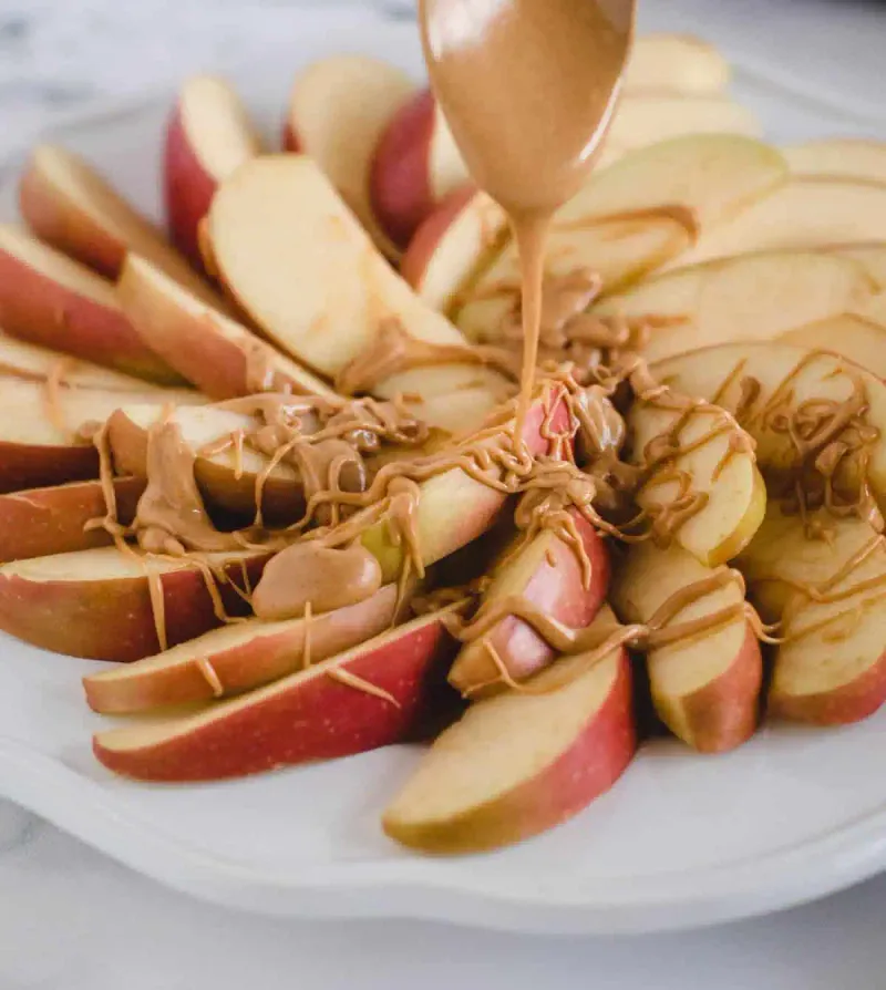 Apple Slices With Peanut Butter