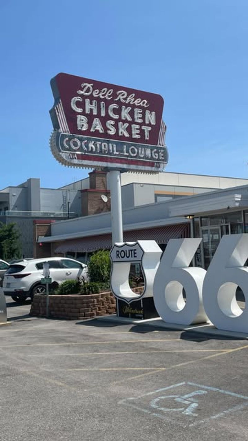 Dell Rhea’s Chicken Basket - Willowbrook