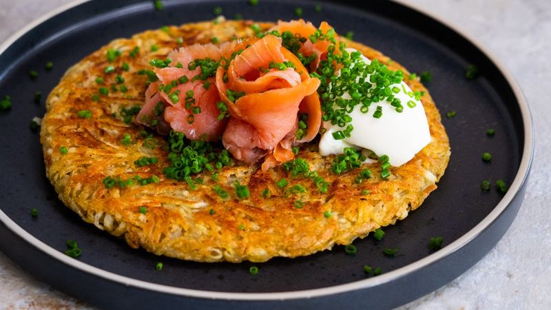 Potato Rösti (Pan-Crispy Hash Browns) With Sour Cream