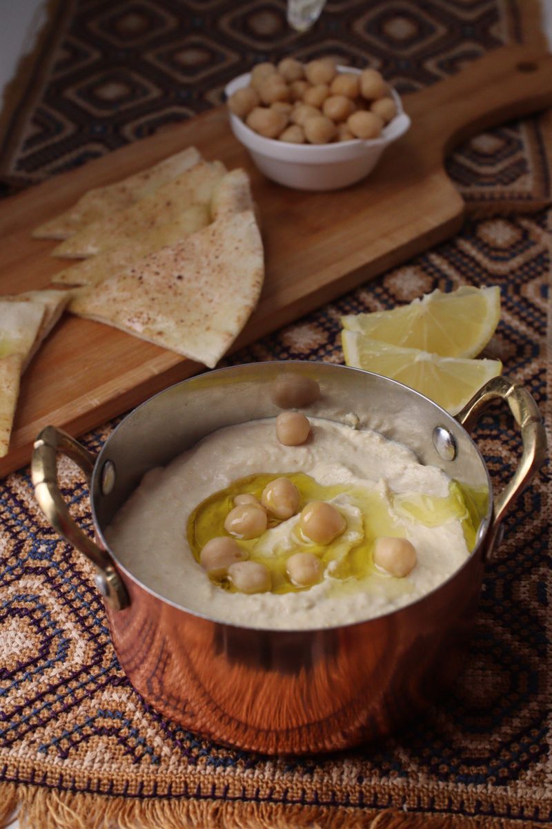 Hummus With Warm Bread