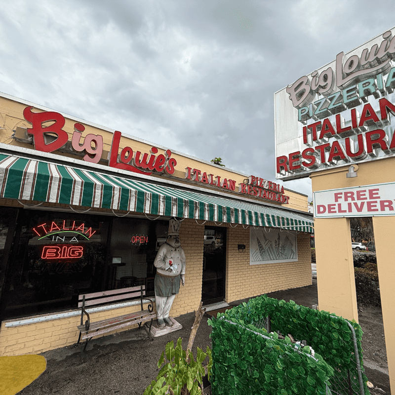 Big Louie's Pizzeria: Mammoth Slices for Mammoth Appetites