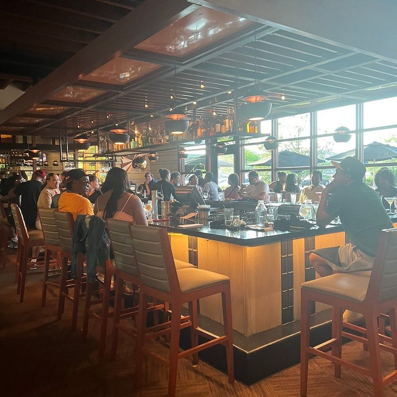 J’s Restaurant & Lounge