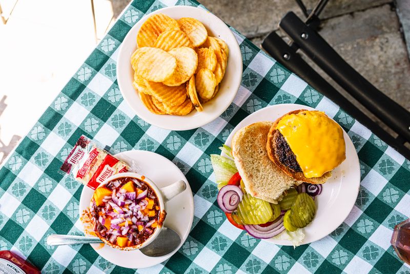 New York - J.G. Melon Cheeseburger with Cottage Fries