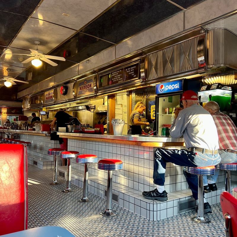 Madison Diner: Bainbridge Island's Retro Breakfast Palace