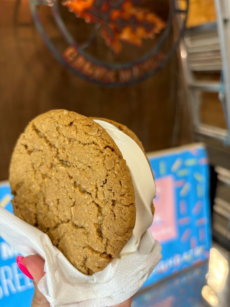 Vermont - Maple Creemee Sandwich