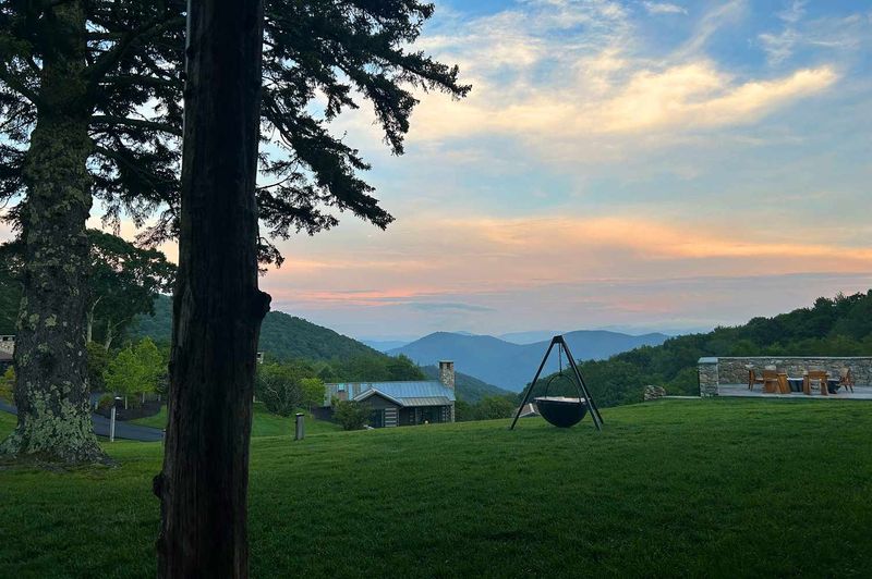 Switchback Maple Café