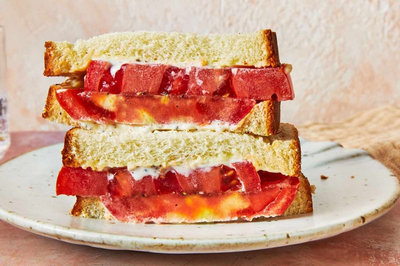 Tomato sandwiches