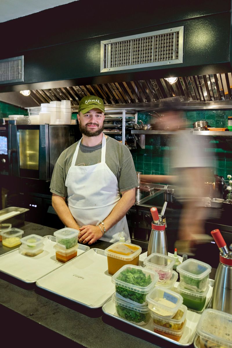 Visible comal or open kitchen