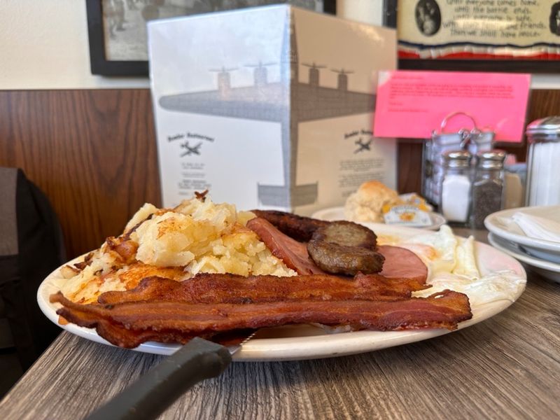 The Bomber Restaurant - Ypsilanti