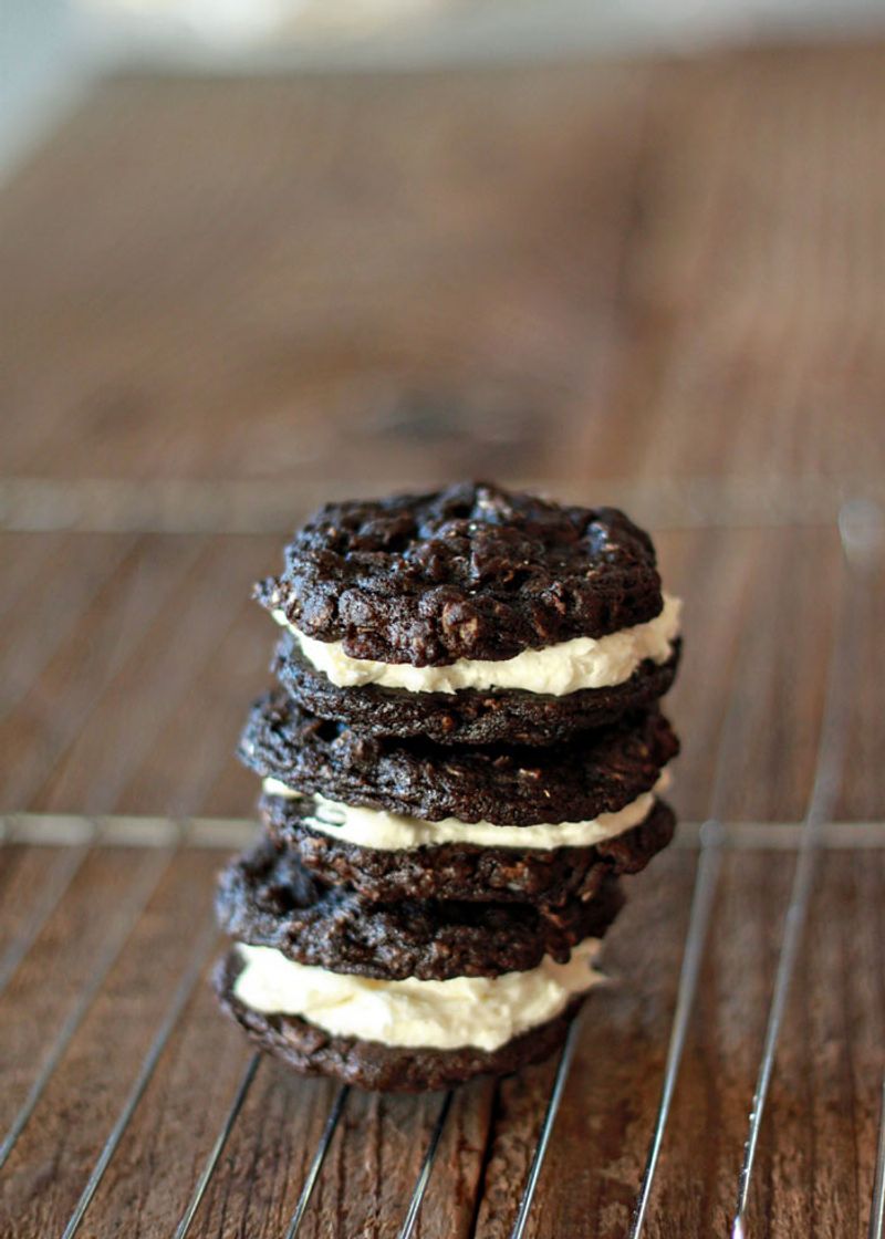 Vanilla Bean Oatmeal Cream Cookies