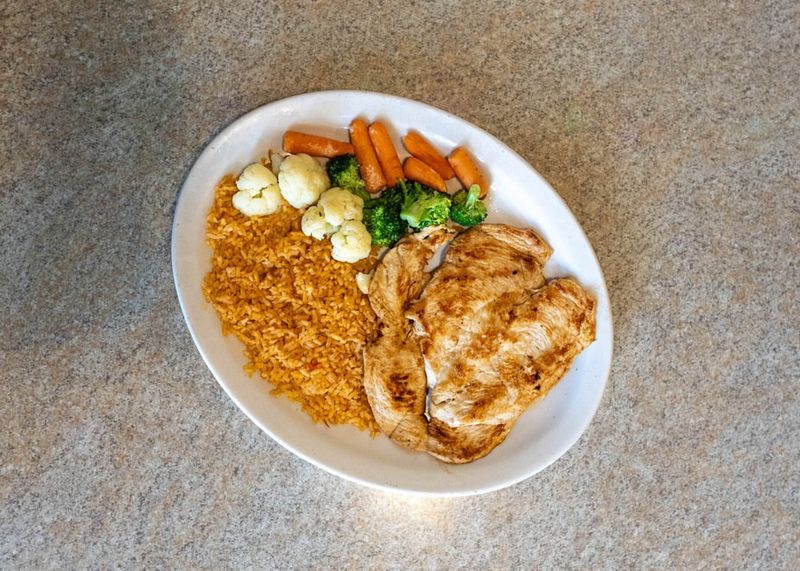 Plain Grilled Chicken Breast with Steamed Veggies