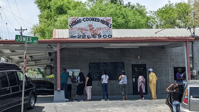 Lil Cee's – Hidden Neighborhood Gem