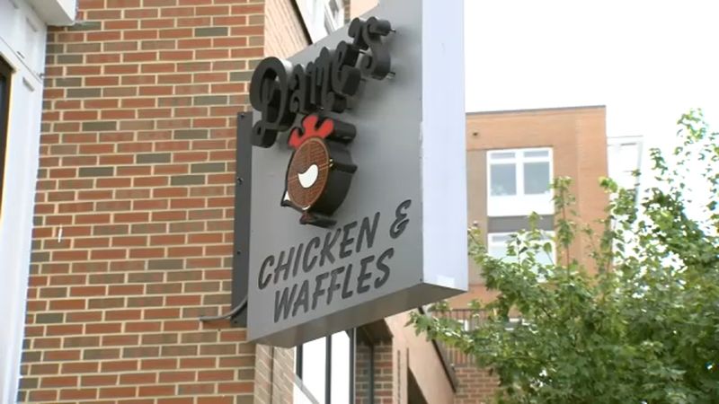 Dame's Chicken and Waffles