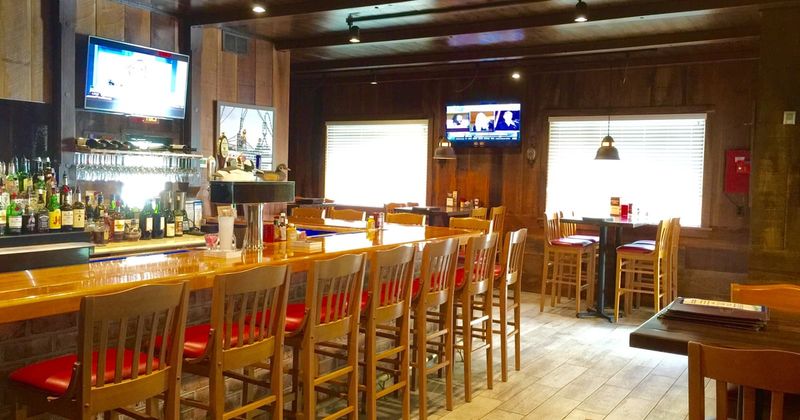 Chesapeake Landing Restaurant & Seafood Market — Near St. Michaels