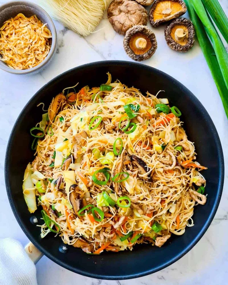Chao Fen (Stir-Fried Glass Noodles)