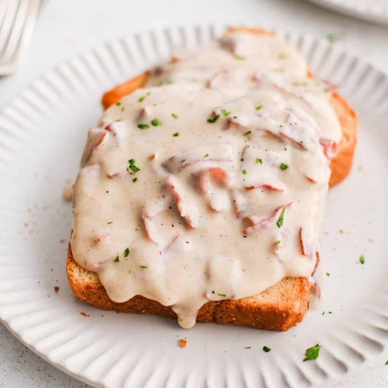 Creamed chipped beef on toast