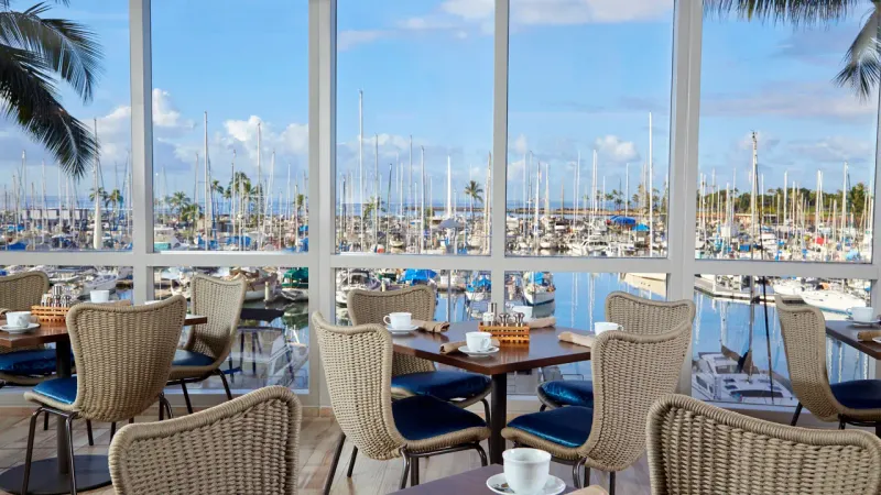 100 Sails Restaurant and Bar (Honolulu, Hawaii)