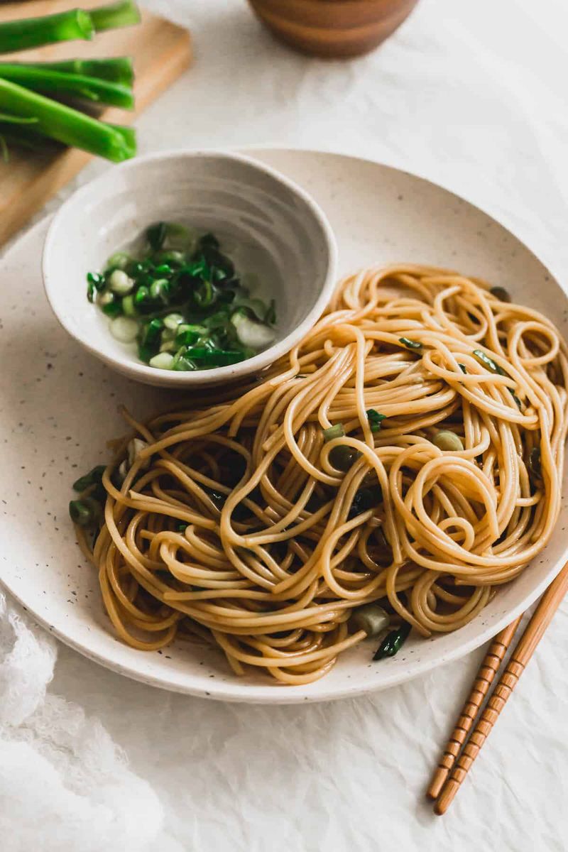 Shanghai-Style Scallion Oil Noodles With Mushrooms