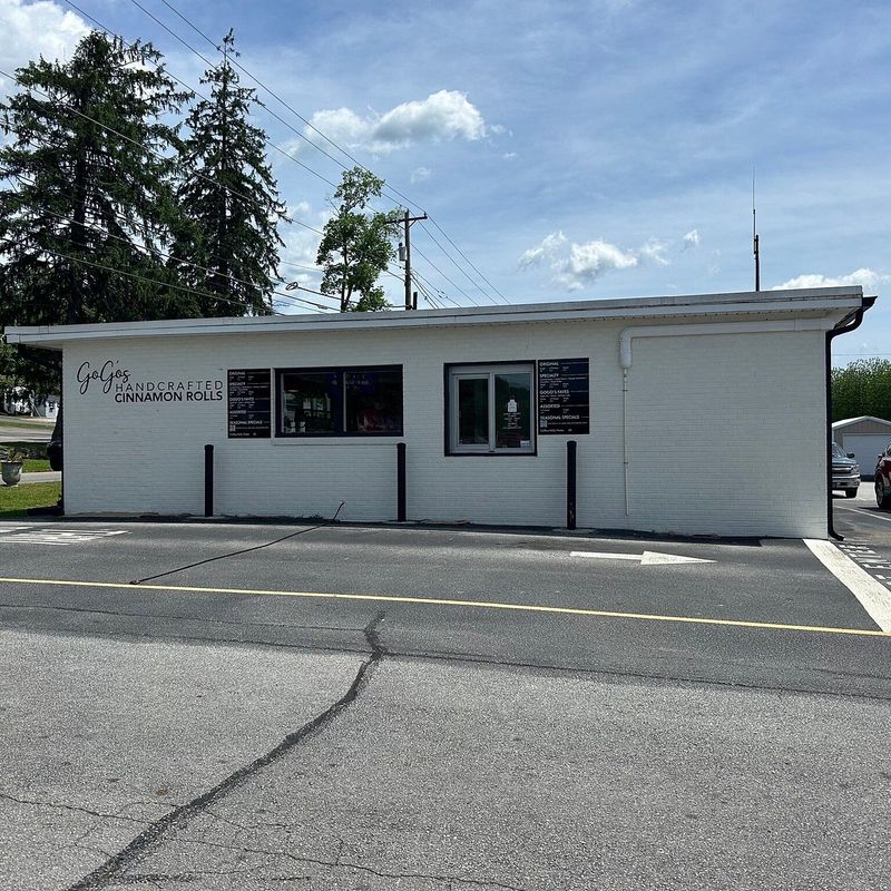 North Carolina: Gogo's Cinnamon Rolls (Old Fort)