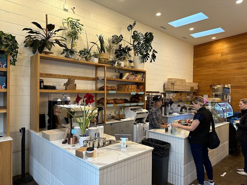 Dozen Bakery: Artisanal Pie Perfection
