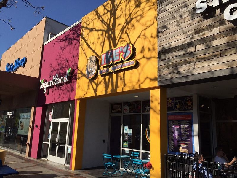 Ike's Love & Sandwiches (California)