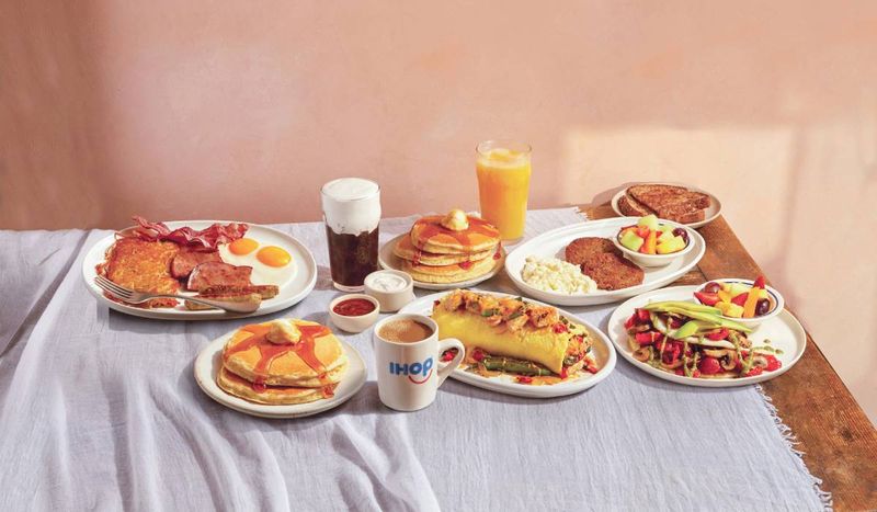 IHOP (International House of Pancakes)