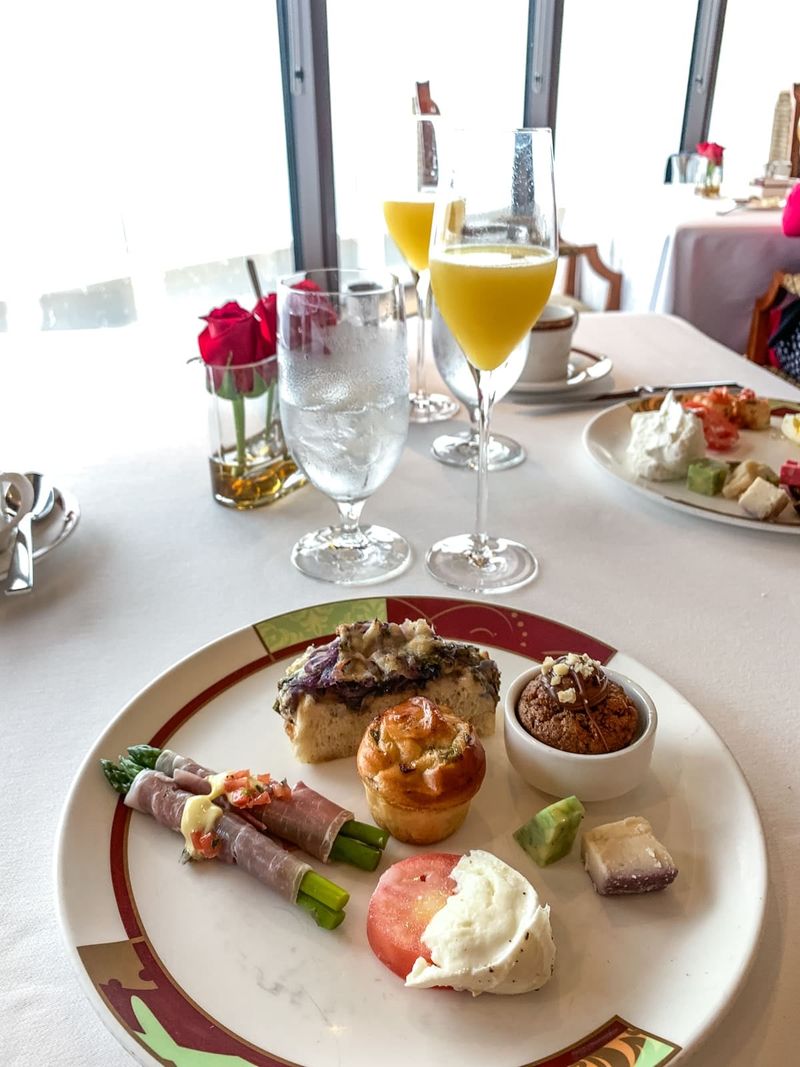 Leverage Embarkation Day For Specialty Lunch