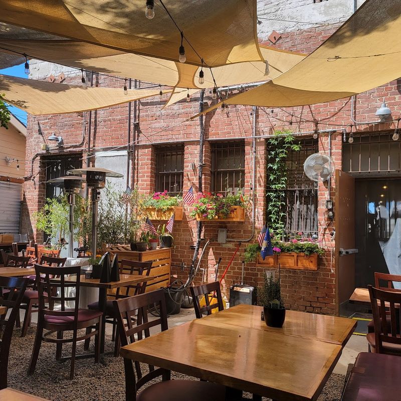 Tarantella on 4th in Long Beach
