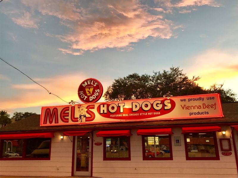 Mel’s Hot Dogs