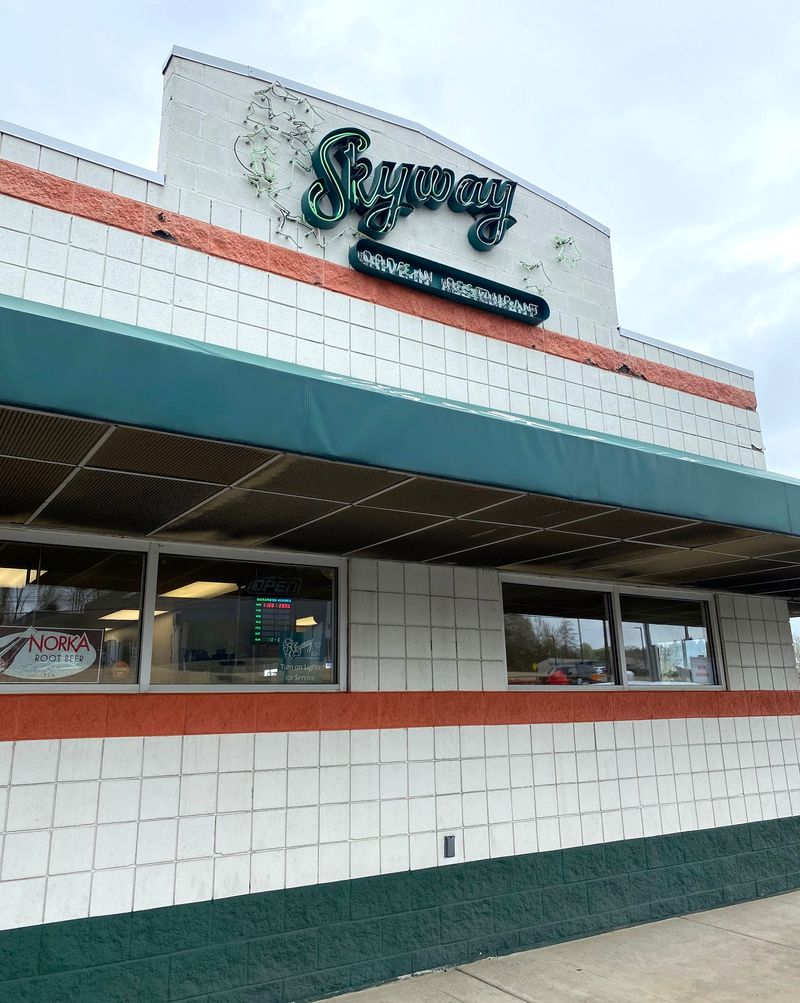 Skyway Drive-In Restaurant – Fairlawn / Akron