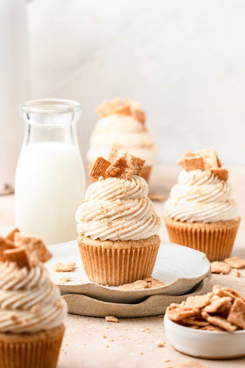 Cinnamon Toast Crunch Milk Cupcakes