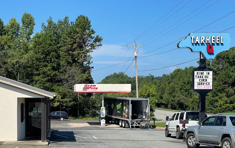 Tar Heel Q – Between Lexington and Mocksville