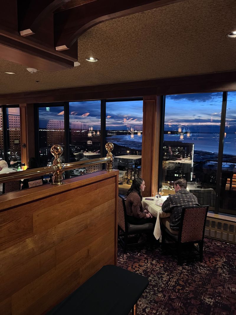 Crow's Nest at Hotel Captain Cook (Alaska)